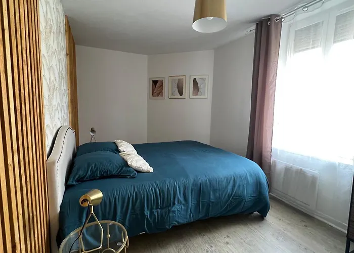 Le Saphir De Calais - Chic Et Elegant